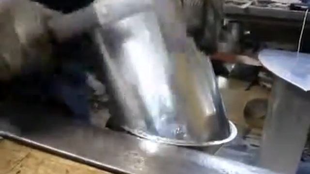 Изготовление водосточного колена, часть 3 смотреть онлайн