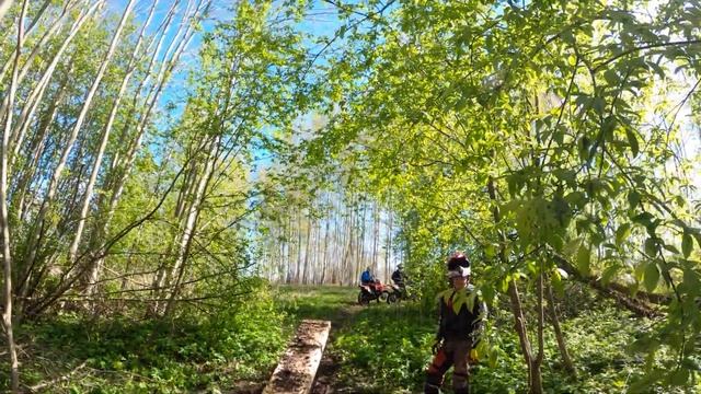ВЕСЁЛЫЙ ЭНДУРО ДЕНЬ | РЕКИ,БОЛОТА,ПРЕПЯТСТВИЯ | В СТРОЮ КИТАЕЦ смотреть онлайн