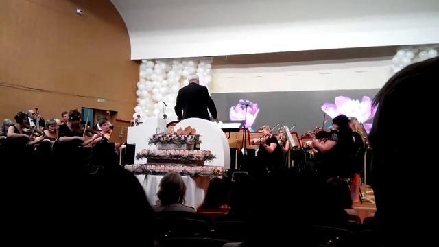 Ярославский симфонический оркестр. Свиридовский вальс пополам с песняровской Вологда-гдой смотреть онлайн
