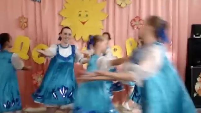 Танцевальный коллектив Сюрприз (танец снег-снежок) смотреть онлайн