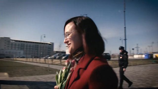 В Волгограде полицейские подарили женщинам цветы к 8 Марта смотреть онлайн