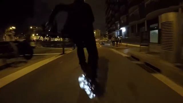 Светящиеся - искрящиеся колеса 110 Mm в действии (Барселона)