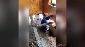 Винтовые сваи внутри дома для замены пола