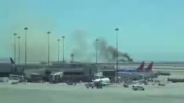 Крушение боинга в США. Boeing 777 Crashes While Landing At San Francisco Airport!