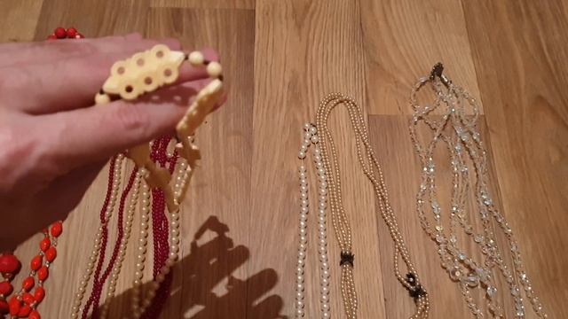 Продал 9 штук Советских Винтажных бус смотреть онлайн