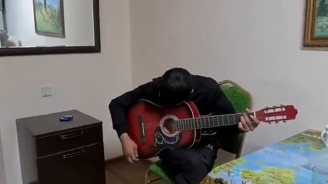Столик на двоих. Черный Аман на гитаре. смотреть онлайн