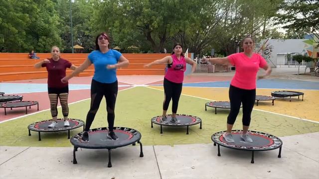 Conga Remix - Jumping Fitness - Coreografía por Alonso Aguirre смотреть онлайн