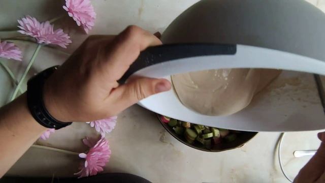 Пирог из ревеня. Как сделать пирог с ревенем.Рецепт смотреть онлайн