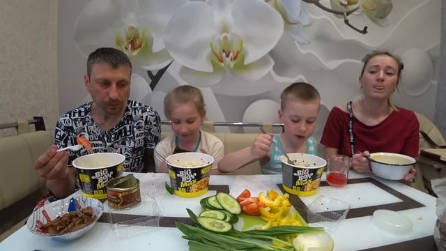 МУКБАНГ ЛАПША BIG BON плюс много овощей | MUKBANG NOODLES #StepFamily #мукбанг #mukbang