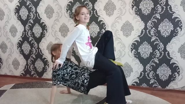 пробуем йогу/АХХААХХАХ/с сашей пон/ксюша дирол ?/