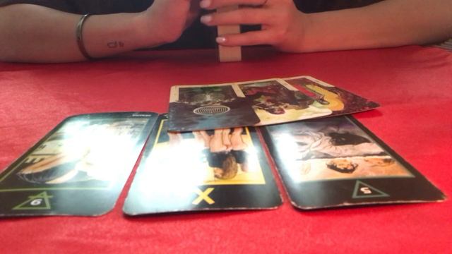 Причина его охлаждения?Расклад на Таро 🔮 смотреть онлайн