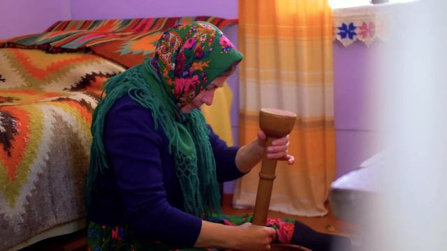 Meet the Mysterious Woman Living Alone in the Mountains and Her Poppy Seed Bread! смотреть онлайн