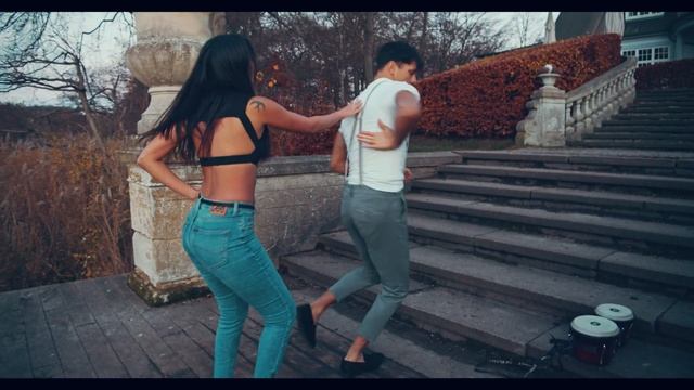 Bachata dancing by Jonathan y Vanessa (Entre Los Dos -Karlos Rose) смотреть онлайн