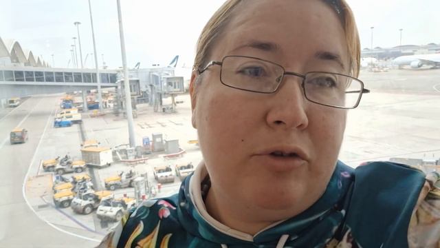 Уезжаю из Америки. Перелет из Лос-Анжелеса в Ганконг. Сколько времени нужно на пересадку в аэропорт смотреть онлайн