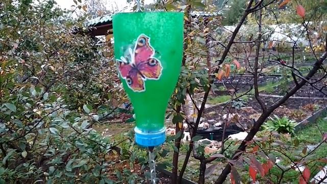 Водосток из цепи и пластиковых бутылок смотреть онлайн