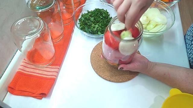 ПОМИДОРЫ НА ЗИМУ "ПАЛЬЧИКИ ОБЛИЖЕШЬ"! БЕЗ СТЕРИЛИЗАЦИИ.Семейный рецепт! Обожаю. смотреть онлайн