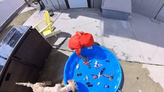 Disney Pixar Cars falling into deep pool, Lightning Mcqueen, Cruz Ramirez, Mack Truck, Doc Hudson смотреть онлайн