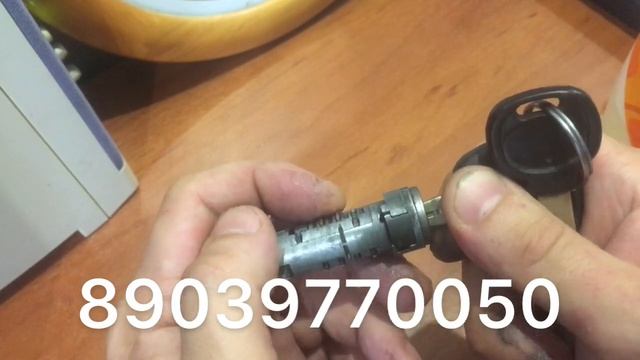 Не вставляется ключ в замок зажигания Тойота Ленд Крузер 100.Вытащили ключ в положении АСС или ( 1 смотреть онлайн