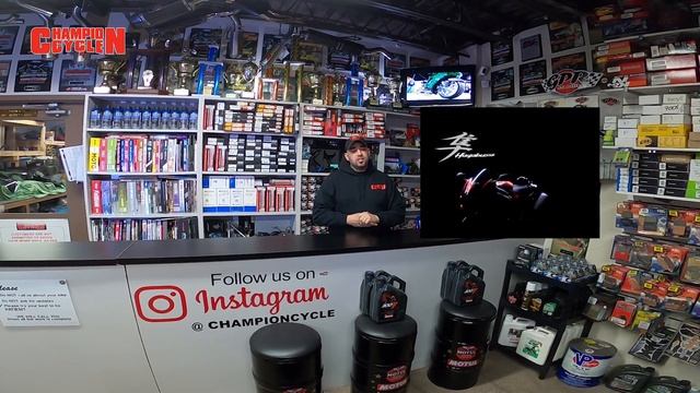 Suzuki Hayabusa Wheel 2 Wheel Review featuring Willy From Philly and His Custom Built GSX 1300 R смотреть онлайн