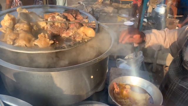 Roadside Desi Nashta In Lahore | Cheapest Bong Paye | Lahori Breakfast | Lahore Street Food