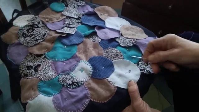 Лоскутное шитье. ручная работа. Чехол для стула Handmade. Patchwork sewing. An old chair case смотреть онлайн