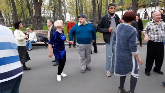 А когда на море качка!!!Танцы в саду Шевченко.