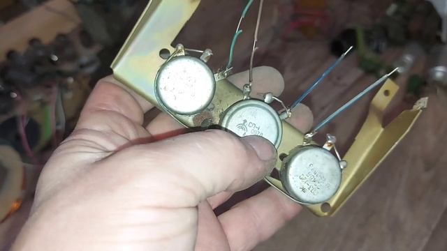 Заглянем в глубину времени ?"Препарируем"старичка из СССР,телевизор Рекорд В312 ? смотреть онлайн