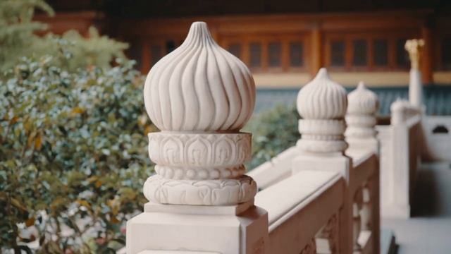 Jing'an Temple - Buddhist Temple in the middle of Shanghai смотреть онлайн