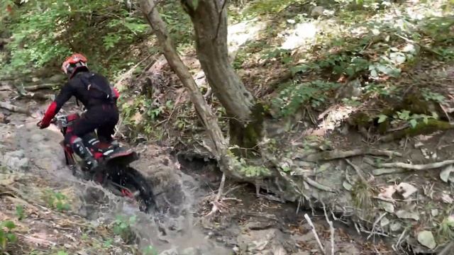 Что такое Хард Эндуро? Открытая тренировка Одержимые. Эндуро в Новороссийске. Hard Enduro 2022 смотреть онлайн