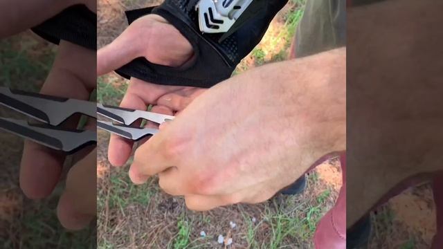 The Enforcer Tactical Gauntlet and Throwing Knives! смотреть онлайн