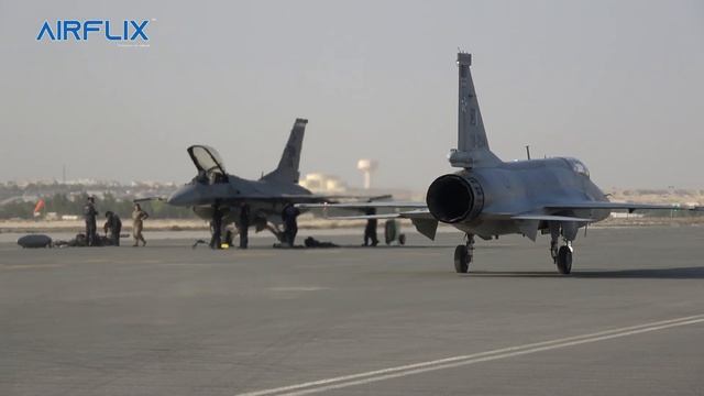 JF-17 Thunder fighter aircraft | Bahrain International Airshow 2022 смотреть онлайн