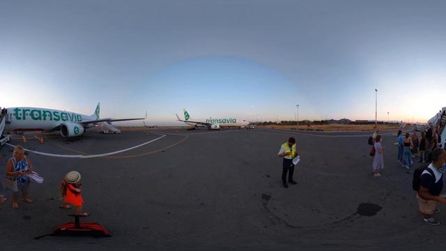 Heraklion Airport Crete 2021. 360 video. Walking to the Transavia Airplane. смотреть онлайн