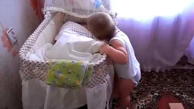 Макс сестренку качает!!!!!!!!!!!! смотреть онлайн