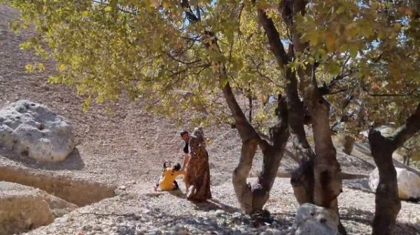 Shoja: well done: saving his children: from the hand. Her unworthy husband: