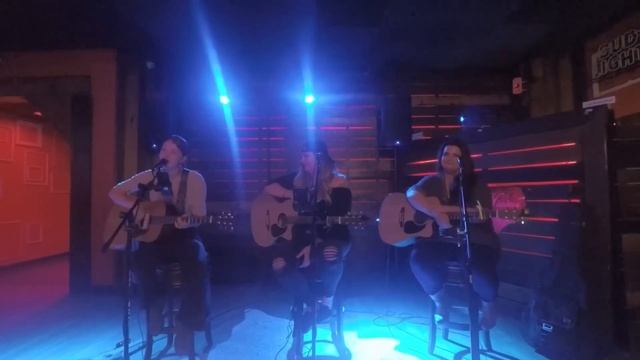 Julia Hader - White Blankets смотреть онлайн