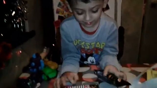 Много конфет конфеты вкусняшки почти Дед Мороз обзор на конфеты супер Рома любит сладости много сла смотреть онлайн