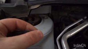 Замена жидкости омывающей в бачке Ниссан Кашкай