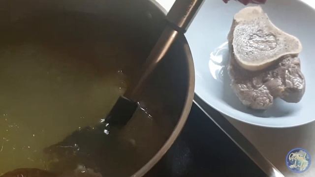 Крем-суп гороховый с копченостями на говяжьем бульоне смотреть онлайн