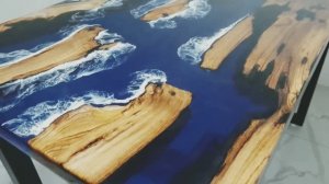 Стол из эпоскидной смолы.