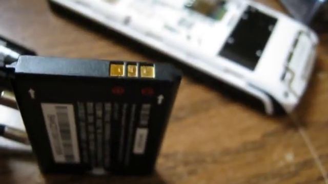 Как зарядить телефон без зарядки и usb. Как зарядить аккумуляторную батарейку. В домашних условиях. смотреть онлайн