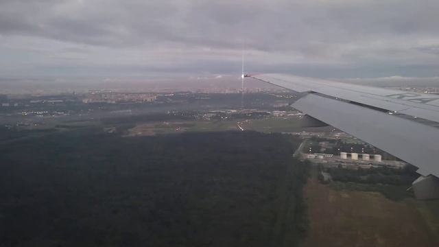 Посадка на третью полосу вечернего аэропорта Шереметьево смотреть онлайн