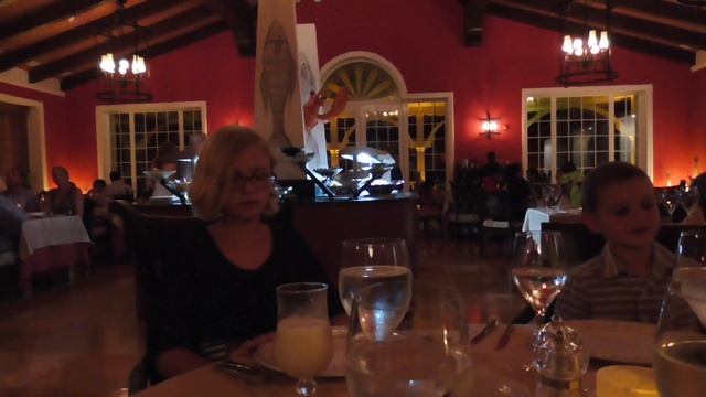 Вечер с Funny 4 / Как на маму свалилась ящерица! Пробуем блюда из карибских морепродуктов смотреть онлайн