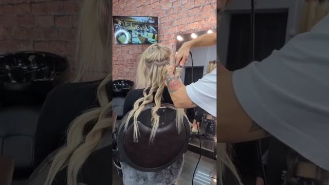 Наращивание волос на короткие волосы #shorts #наращиваниеволос #прическа #hairstyle смотреть онлайн