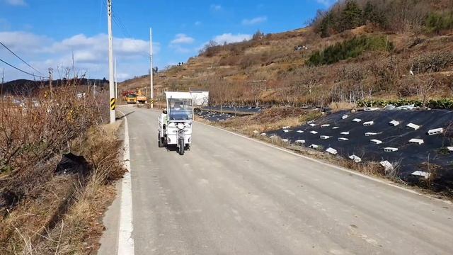 씨에이치모터스 CH400 2022 신모델 CH Motors 농업용 운반차 전기 오토바이 2022버젼이 새로 출시되었습니다. 문의 010 2688 0789, 1522 3467 смотреть онлайн