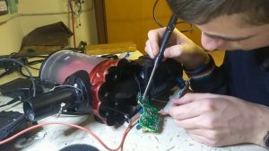 Ремонт подсветки и  вращающихся щёток пылесоса .