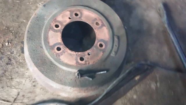 Замена тормозных цилиндров Pathfinder R50. Барабаны не снимаются, штуцера закисли, а ехать надо? смотреть онлайн