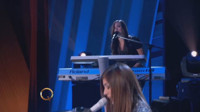 Christina Perri Performs 'Human' on The Queen Latifah Show смотреть онлайн