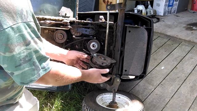 How to Change Replace Main Transmission Drive Belt Craftsman Lawn Mower Tractor Electric Clutch смотреть онлайн