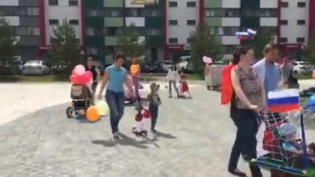 Парад колясок в «Вишневой Горке» смотреть онлайн