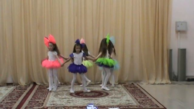 ТАНЕЦ МАЛЕНЬКИХ КУКОЛОК. смотреть онлайн